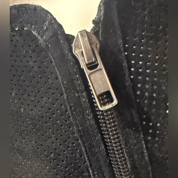 STEVE MADDEN Black Suede Perforated Ankle Boots w/ 4” Block Heel - Size 8-1/2 - Picture 6 of 13